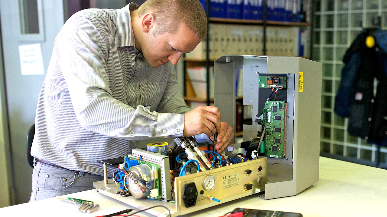 Laboratory-equipment-repair-site